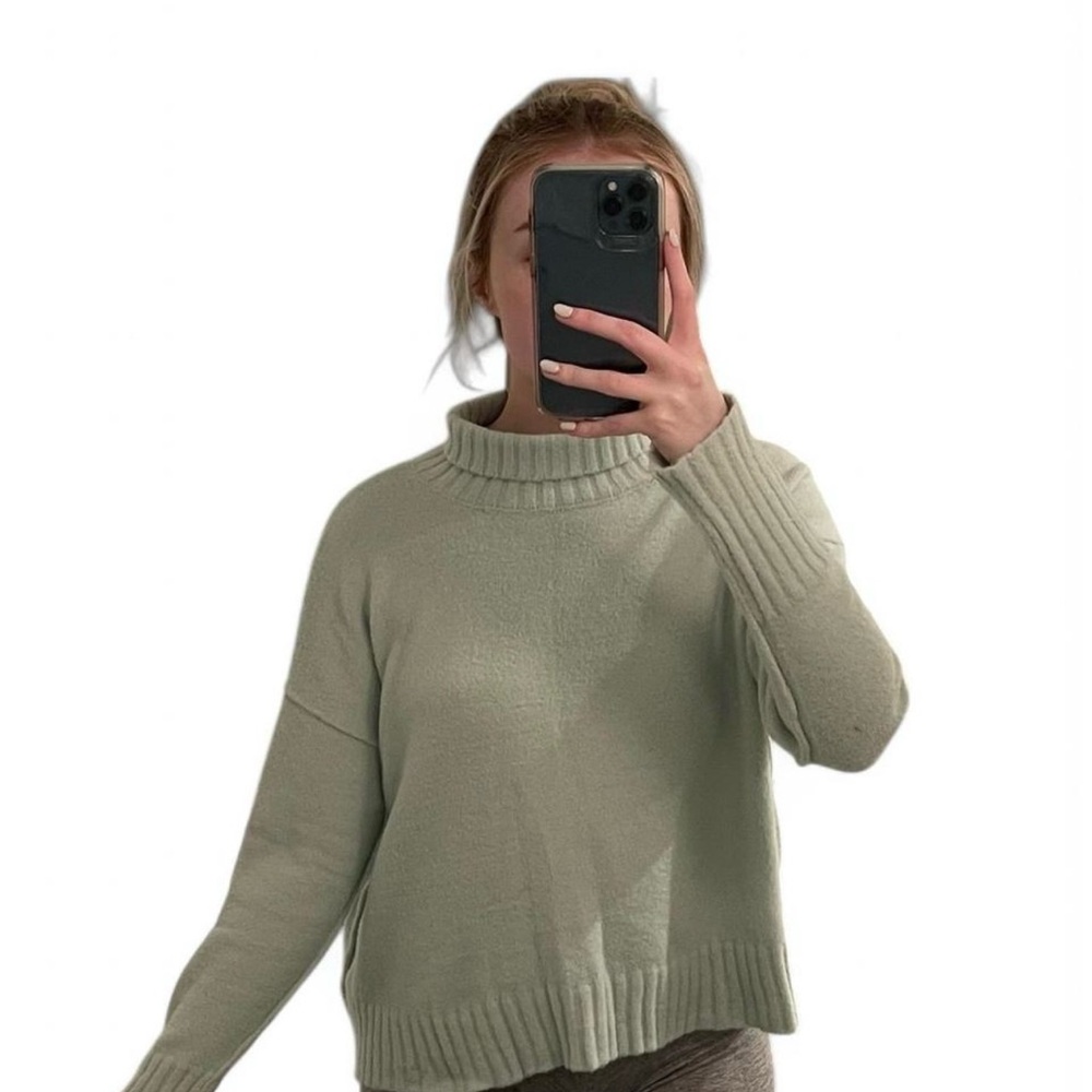SOLD - Women's ‘Free People’ Mint Knit Soft Sweater💚